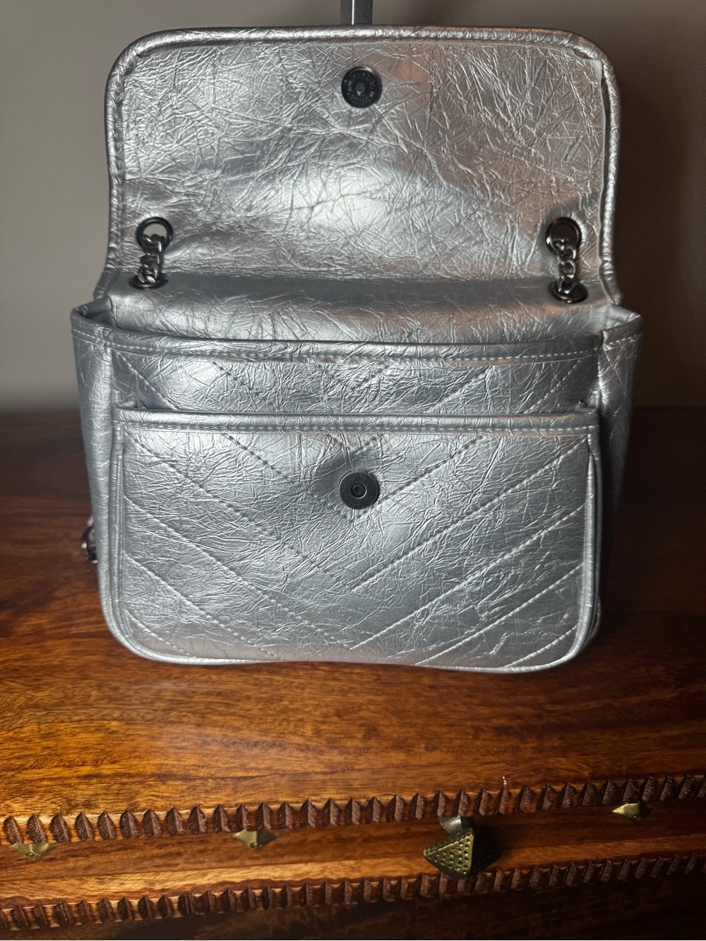 Silver Shoulder Bag; No Brand - Picture 4 of 8